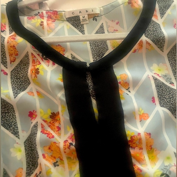 CAbi Medium Multicolor Business Casual Floral Festival Blouse with Black Trim - Picture 3 of 7